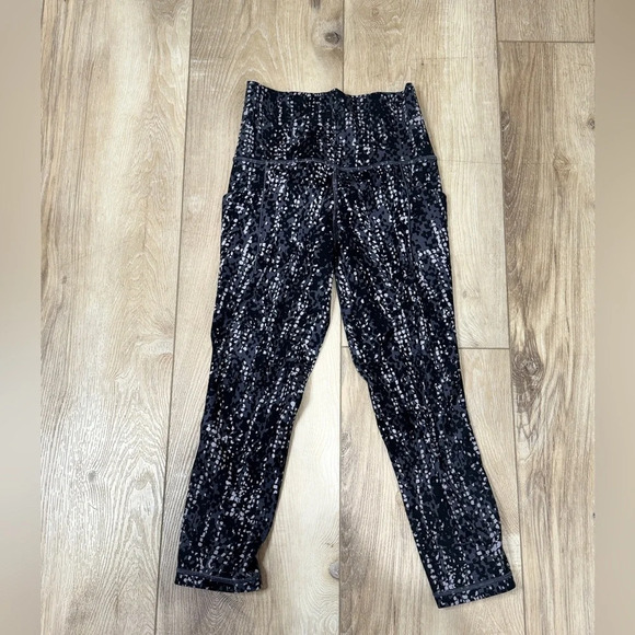 NWOT ATHLETA Solution Athletic Capri - Picture 1 of 5